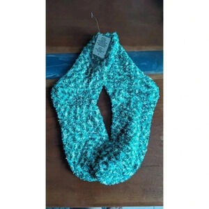 Women's Comfy Cozy Green Socks (NWOT)